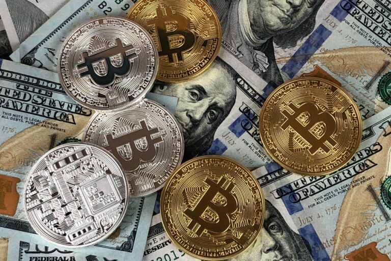 Mince bitcoinu na bankovkách – srovnání kryptoměnových burz